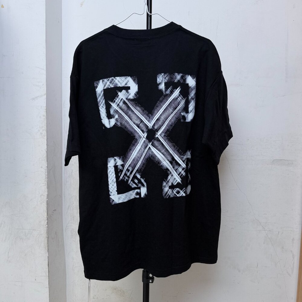 Black Off-White streetwear t-shirt